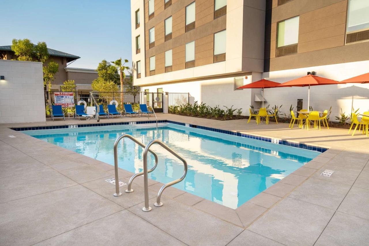 Home2 Suites Corona, Ca Bagian luar foto